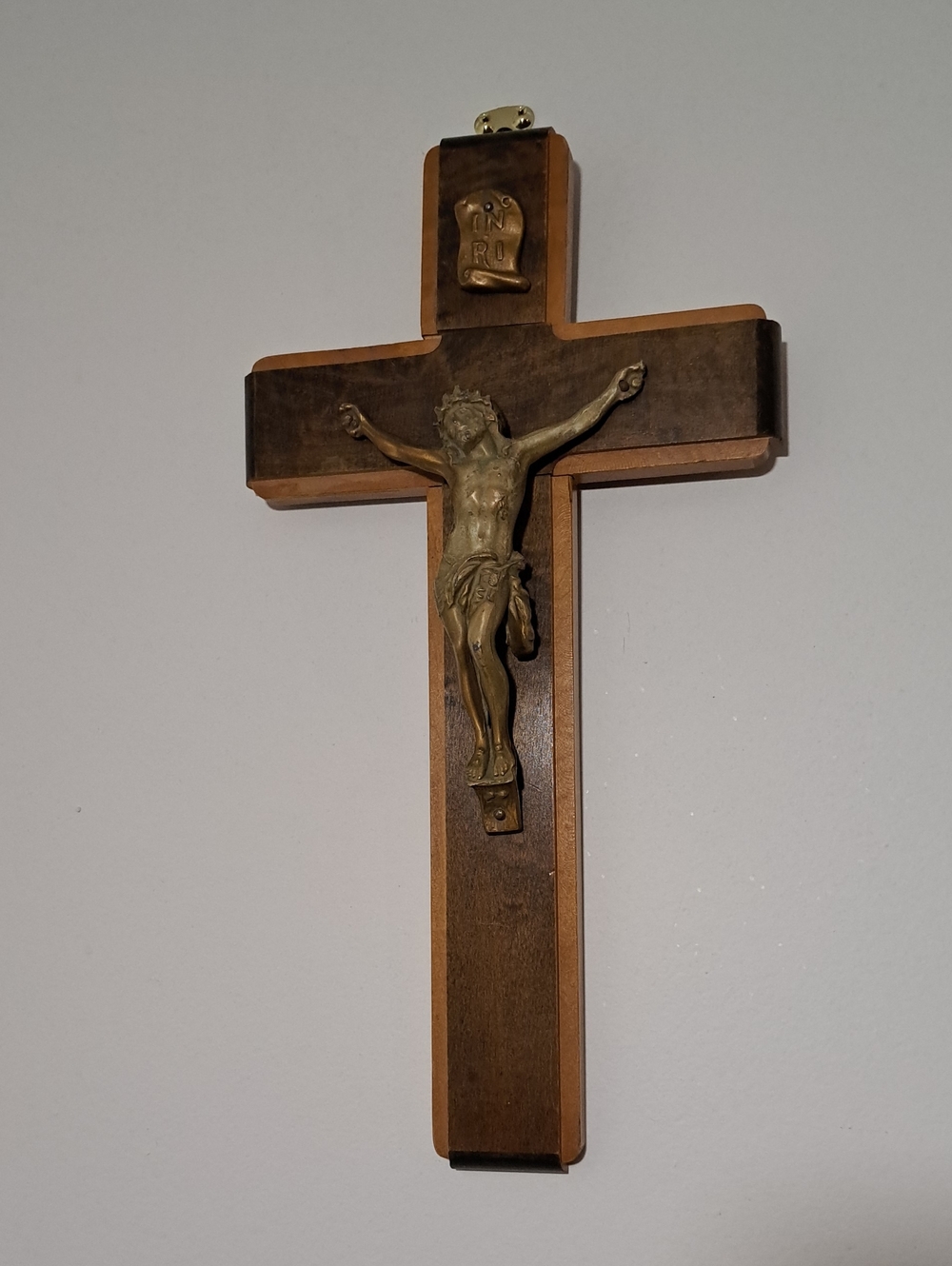 Wooden vintage Wall Crucifix with Bronze-Tone Corpus - Brown